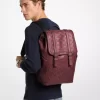 Colby Orta Boy Logo Kabartmalı Cilalı Deri Sırt Çantası Colby Orta Boy Logo Kabartmalı Cilalı Deri Sırt Çantası